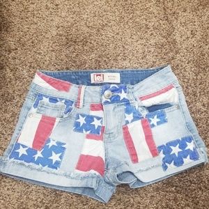 L.e.i Flag Shorts